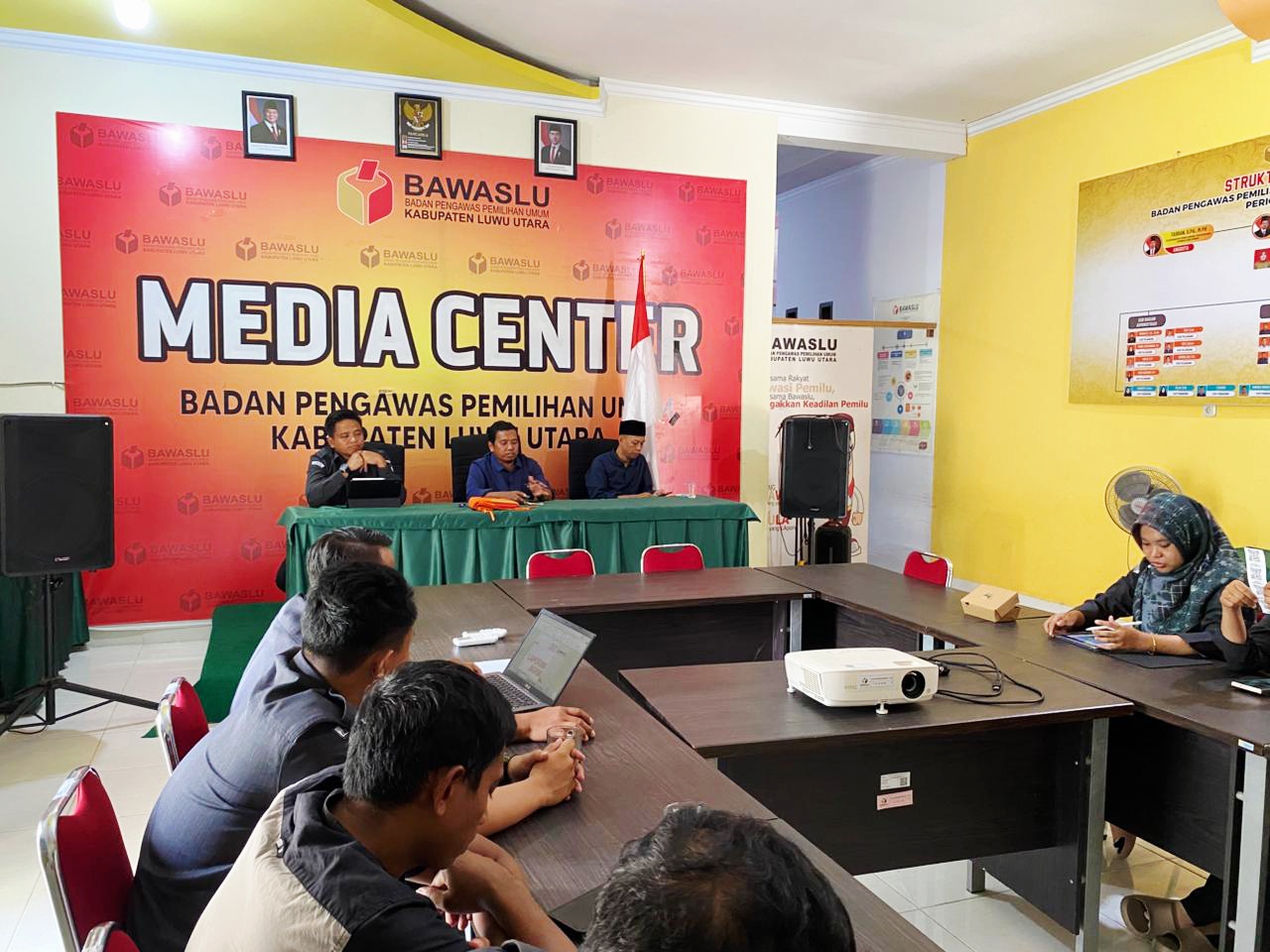 Bawaslu Kabupaten Luwu Utara Melakukan Rapat Internal Membahas Persiapan Pelaksanaan Gakkumdu Award 2025
