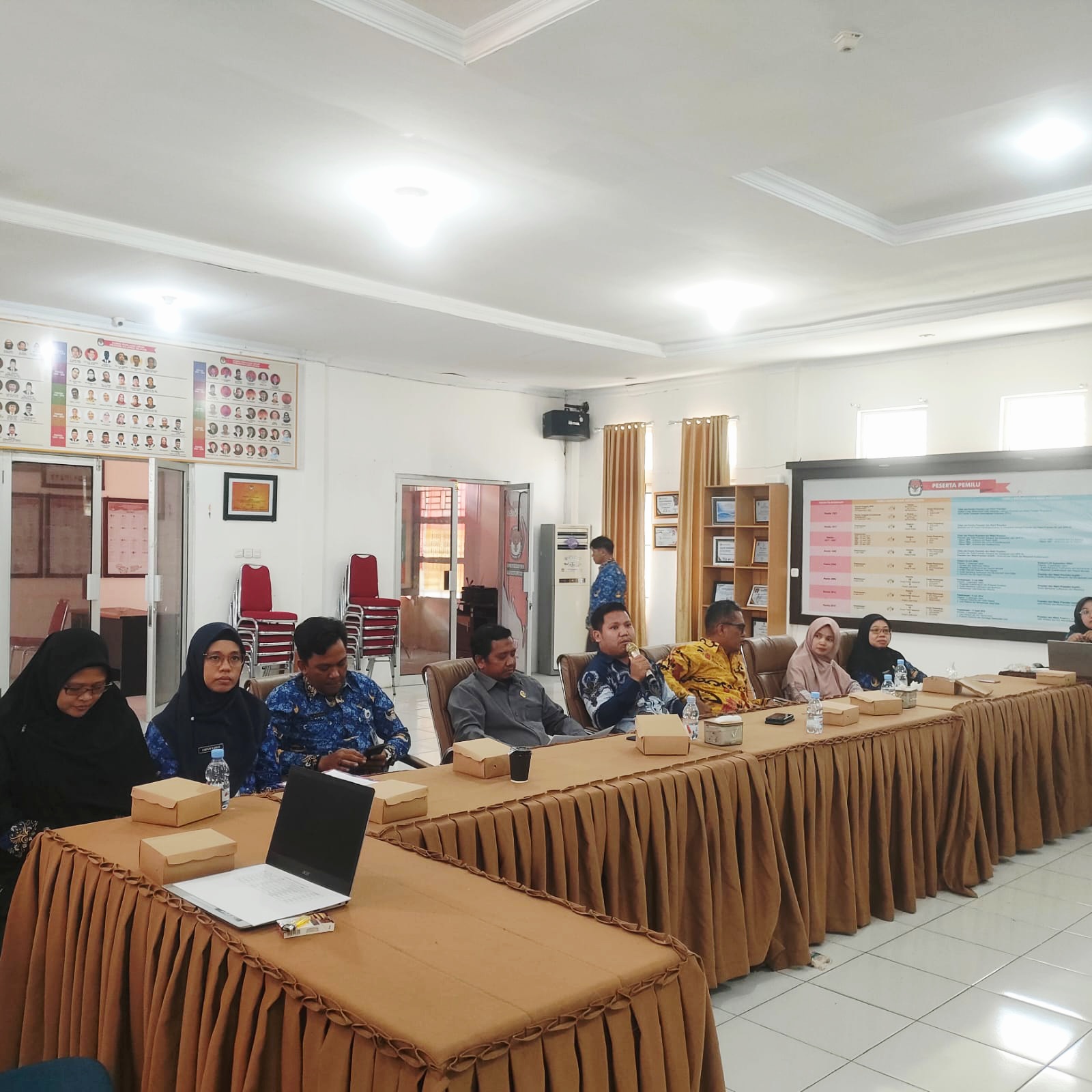 Ketua Bawaslu Kabupaten Luwu Utara Hadiri Kegiatan Pencermatan Data DPB Triwulan 3 yang Dilaksanakan KPU