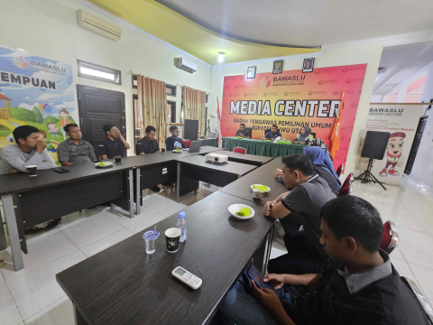 Bawaslu Kabupaten Luwu Utara Gelar Rapat Internal Bahas Pembentukan Pengawas Adhoc dan Kedisiplinan Staf Sekretariat