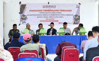 Anggota Bawaslu Luwu Utara Tasran Saat memeberikan sambutan pada sosialisasi Netralitas ASN di Kecamatan Sukamaju Selatan 