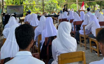 Beri Pendidikan Politik, Tasran Hadiri Pelantikan Serentak OSIS, MPK, PIK-R, dan Paskibra di SMA Negeri 12 Luwu Utara.
